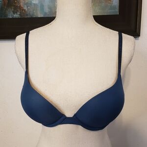 Victoria's Secret T-shirt Push-up Plunge Bra